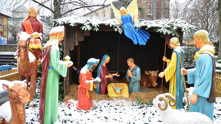 Sorgfältig gestaltet ist dieses weihnachtliche Szenerie auf dem Marktplatz in Neustadt.Foto: Rainer Lutz