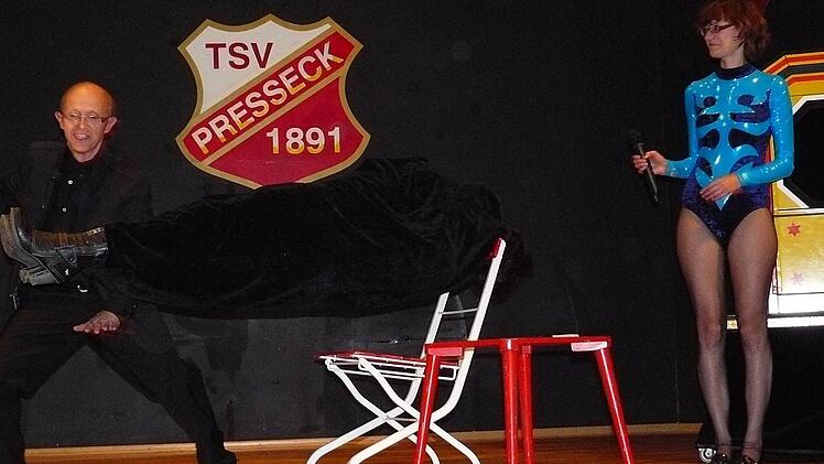 Magier Tomandy Magic ließ eine Jungfrau schweben. Foto: Archiv