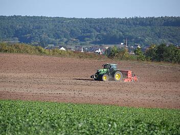 Das Wetter am Wochenende wird warm und trocken. Auch zu Beginn der Woche bleibt es unver&auml;ndert. Dabei br&auml;uchten die Landwirte dringend Regen.  Symbolbild, Foto: Ronald Rinklef