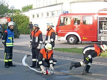 Die jungen Feuerwehrleute zeigten bei der Abnahme der Leistungsprüfung vollen Einsatz.  Foto: privat
