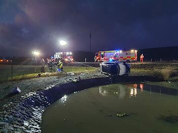 Autofahrerin kommt von der B286 bei Oerlenbach ab