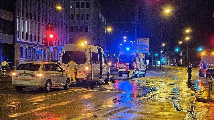 Rohrbruch bei Minusgrade: Straße in Nürnberg steht plötzlich unter Wasser