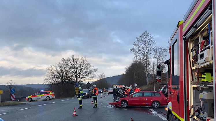Vier Verletzte bei Verkehrsunfall an B85 bei Kulmbach