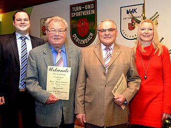 Horst Beutert (2.v.l.) ist seit 60 Jahren und Gerhard Wurster (2.v.r.) seit 40 Jahren beim TSV. Sven Schüller und Alexandra Borst vom TSV Oerlenbach ehrten die beiden. Fotos:Peter Rauch