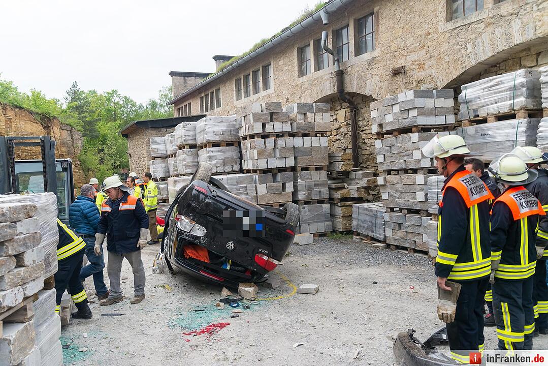 Tödlicher Unfall bei Geroldshausen: Pkw stürzt in Steinbruch