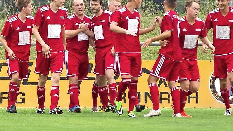 Die Spieler des Fußball-Bezirksligisten FC Coburg hatten während der Vorrunde überraschend oft Grund zum Jubeln. Foto: CT-Archiv