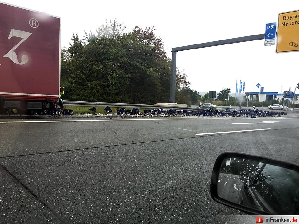 Bierlaster verliert 200 Kästen bei Kulmbach