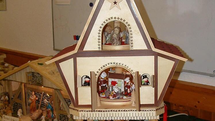 Mit mehreren Krippenvariationen war Ludwig Hummel aus Lahm in Nurn vertreten. Foto: Hans Franz