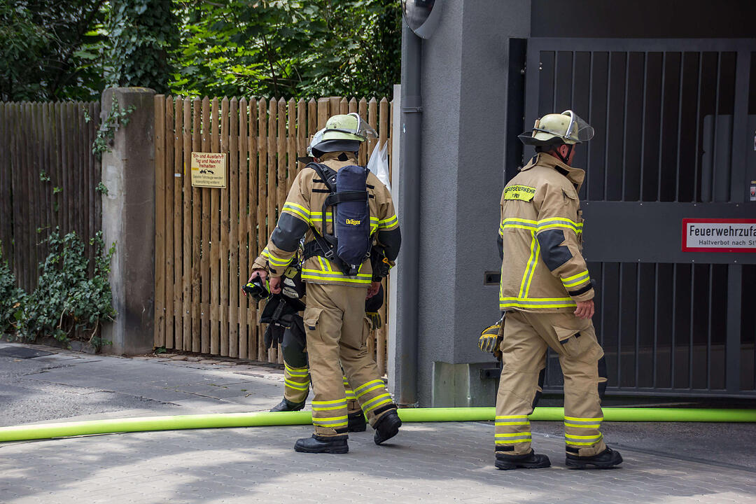 Feuerwehreinsatz in Fürth: Balkonmöbel brennen in der Südstadt