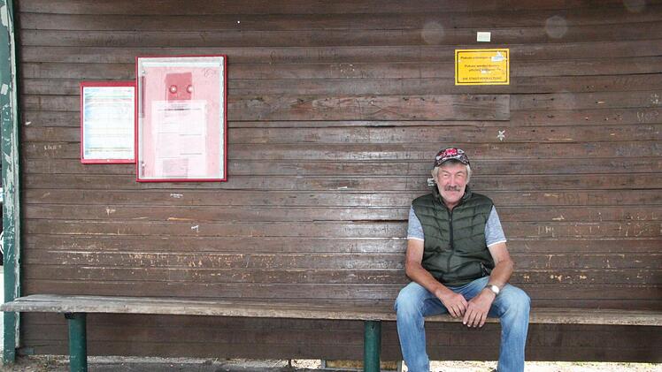 Josef Kammerbauer ist viel in der Stadt unterwegs. Ihm ist aufgefallen, dass am Busbahnhof immer wieder Reisende an der Tankstelle oder im Krankenhaus auf Toilette gehen. Foto: Ulrike Müller