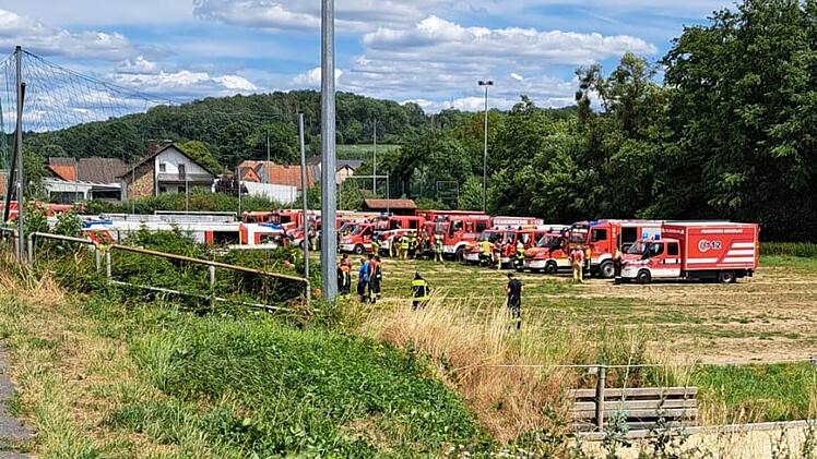 "Katastrophenfall" im Landkreis Lichtenfels: Landwirte trotzen vereint der Flammenwand