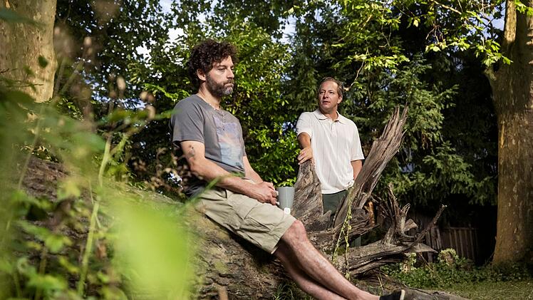 Tristan (Trystan P&uuml;tter, rechts) und Mo (Timur Isik) stehen vor einer gro&szlig;en Herausforderung? Wird das Patchworkleben funktionieren?
