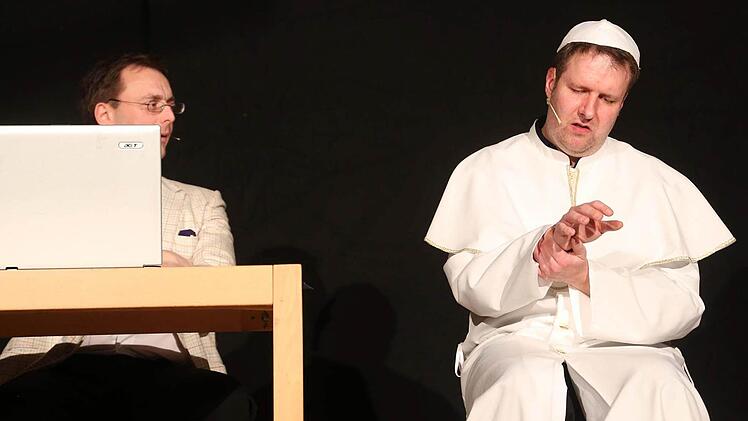 Papst Benedikt XVI auf Jobsuche beim Arbeitsamt. -