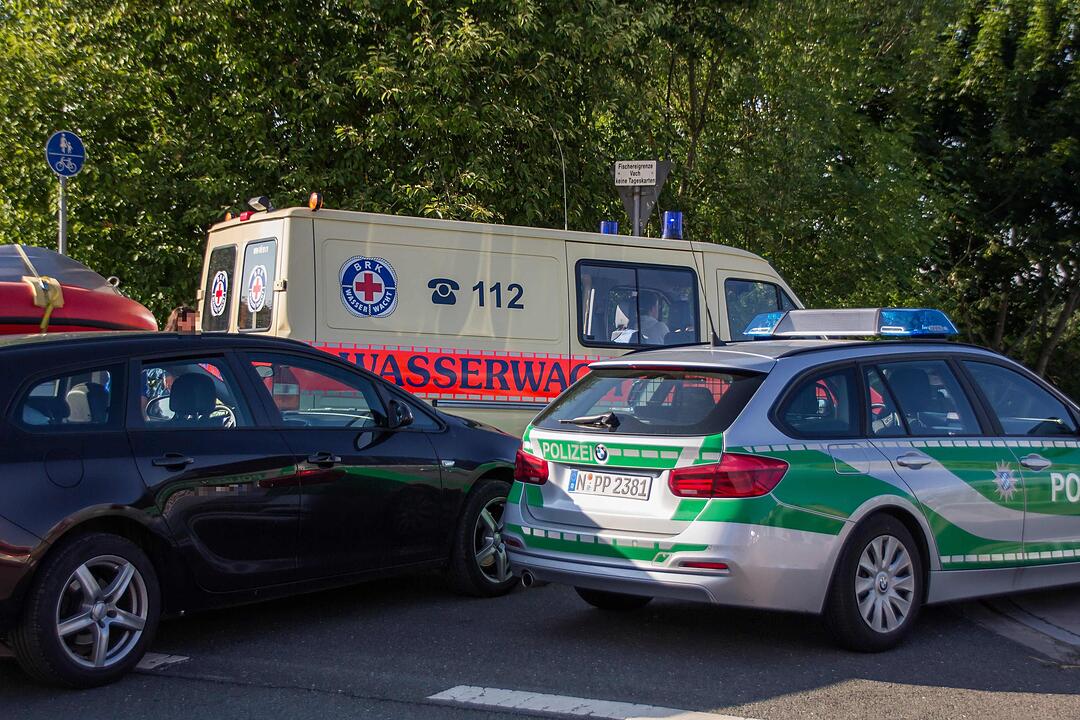 Kind stürzt in die Regnitz: Suchaktion der Rettungskräfte aus Fürth und Erlangen