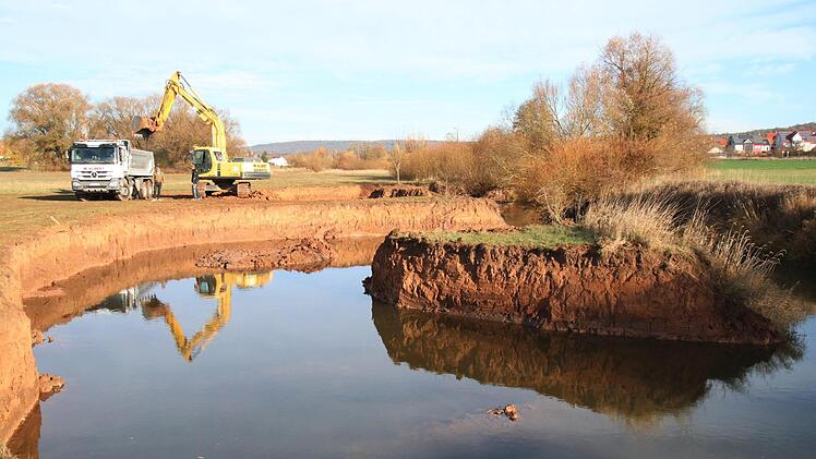Steilhänge für Eisvögel, Inseln für Wasservögel und Flachwasserzonen für laichende Fische umfasst die Renaturierung der Baunach zwischen Reckendorf und Reckenneusig. Foto: Schanz