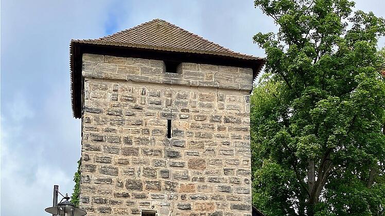 Der einst vierstöckige mittelalterliche Saltorturm wurde im Barock kürzer gemacht.