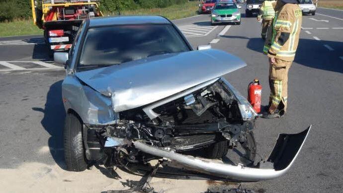 Der stark beschädigte Seat  Fotos: Feuerwehr Haßfurt