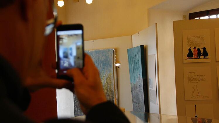 Ein Erinnerungsfoto von der Ausstellung. Foto: Benedikt Borst