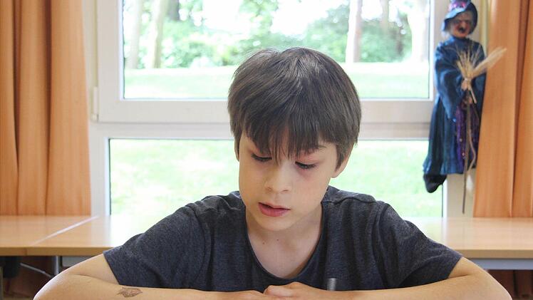 Elisabeth Schindele las von allen Drittklässlern der Kulmbacher Schulen am besten: Die Jury kürte sie klar zur Gewinnerin. Foto: Sonny Adam