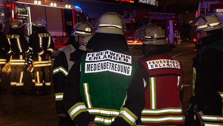 In den "Erlangen Arcaden" hat es am Dienstagabend gebrannt. Sämtliche Erlanger Feuerwehren waren am Abend im Einsatz. Foto: NEWS5 / Bauer