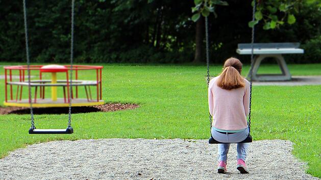 Coburg: Mann (44) missbraucht M&auml;dchen (11) - t&auml;uschte &uuml;ber Messenger-Dienst andere Person vor