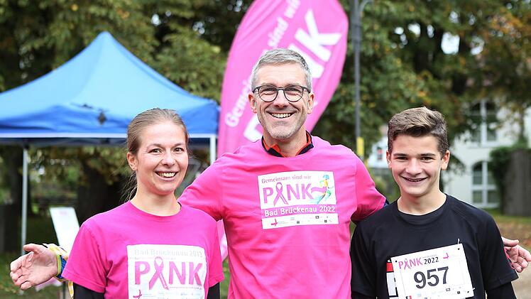 Bad Brückenaus Bürgermeister Jochen Vogel beim diesjährigen Pinklauf, den er am 3. Oktober trotz anhaltender Long-Covid-Erkrankung besuchte.