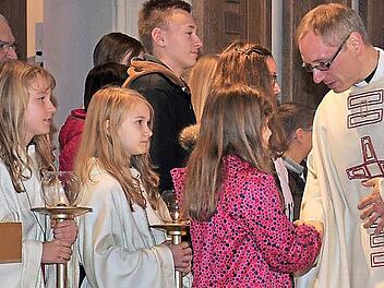Pfarrer Lutz wünschte allen Kindern und den Gottesdienstbesuchern den Frieden Gottes. Foto: Ulrike Langer