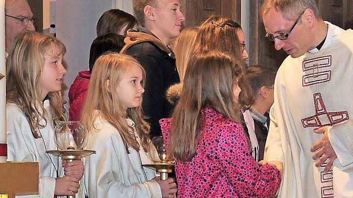 Pfarrer Lutz wünschte allen Kindern und den Gottesdienstbesuchern den Frieden Gottes. Foto: Ulrike Langer