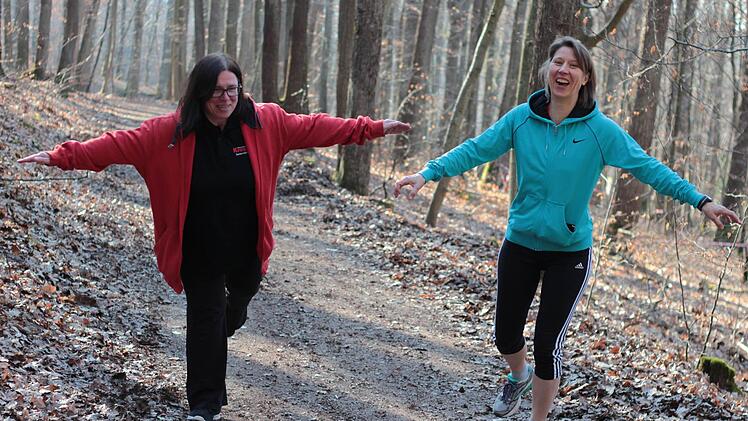 Das Fitness-Duo vom Kellerwald: Barbara Hofmann (links) und Trainerin Kerstin Staubach Foto: Sabrina Friedrich