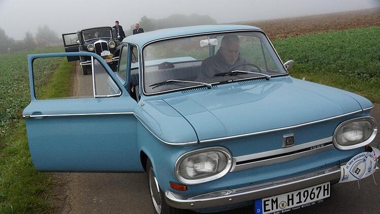 Warten an einer WertungsprüfungFoto: Arkadius Guzy