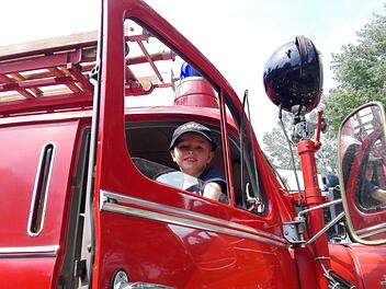 Elias wollte sich seinen Traum verwirklichen und hatte sich kurzerhand bei der Berufsfeuerwehr M&uuml;nchen beworben, die bis Ende des Jahres ganz offiziell nach Auszubildenden sucht.  Foto: Stefan Hei&szlig;/dpa