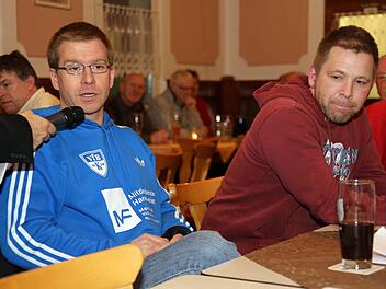 Vorsitzender Holger Hasemann und Jugendleiter Stefan Popp (rechts) vom VfB Kulmbach. Foto: Matthias Hoch
