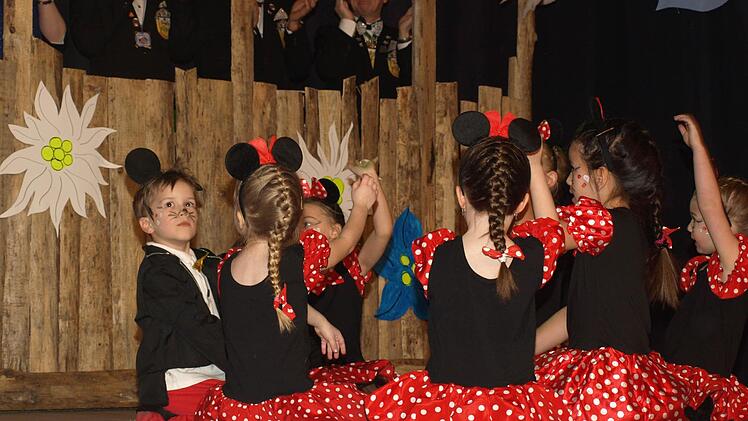 Purzelgarde als Micky Maus. In bezaubernden Kostümen. Foto: Stefan Geiger