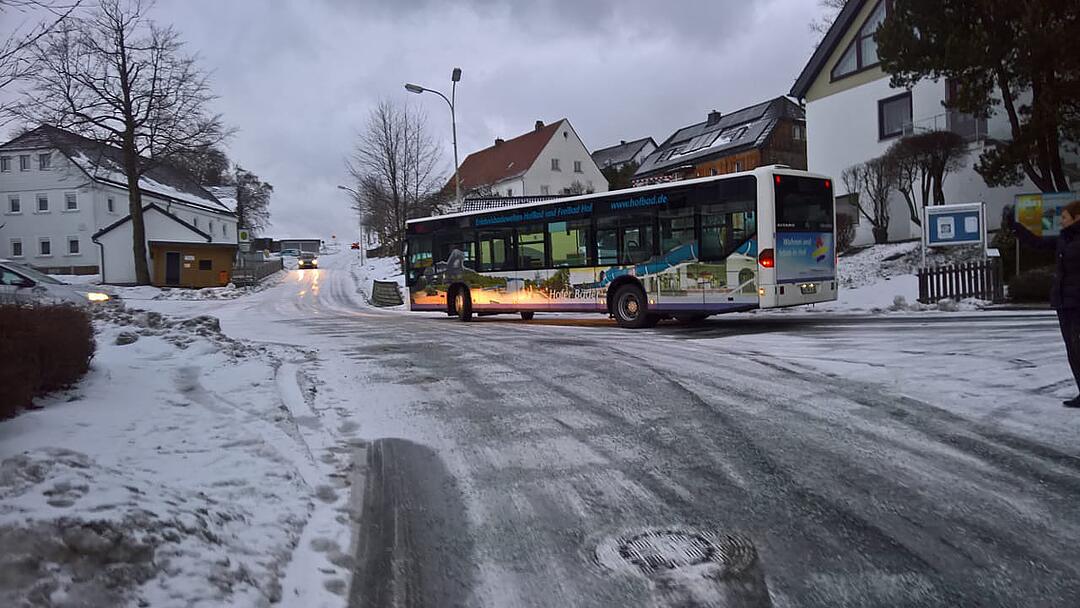 Wintereinbruch in Franken: Blitzeis und Schnee