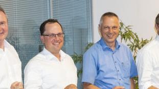 Sie allen wollen kraftvoll im neuen Aufsichtsrat des BBC Coburg mitwirken: (von links): der Coburger Rechtsanwalt Klaus Martin, Notar Jan Heisel, Frank Maier, der kaufmännische Leiter des Brose-Werks in Coburg sowie Architekt Peter Kammerscheid als stellvertretender Aufsichtsratsvorsitzender, BBC-Vorsitzender Wolfgang Hörnlein und Aufsichtsratsvorsitzender Manuel Fischer.