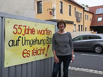 Anita Haub wohnt  an der Hauptstraße. Sie hofft, dass endlich die Ortsumgehung gebaut wird. Kerstin Väth