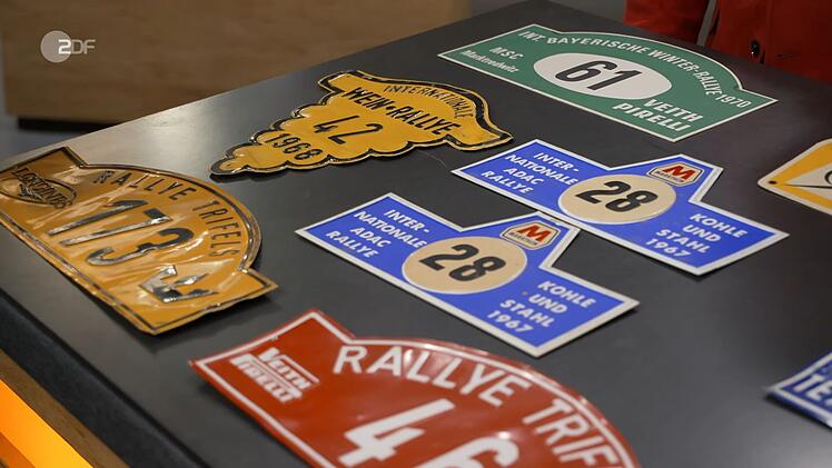 Die zehn Rallye-Schilder aus der Zeit zwischen 1967 und 1971 sollten 300 Euro bringen, die David Suppes auch bezahlte.