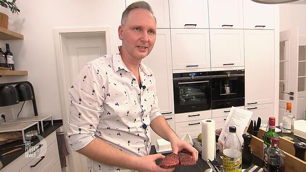 Beim Fleisch l&auml;sst sich Jens nicht lumpen: Dry Aged Filet aus der Region und Kobe Rind sollen ihm viele Punkte bescheren.
