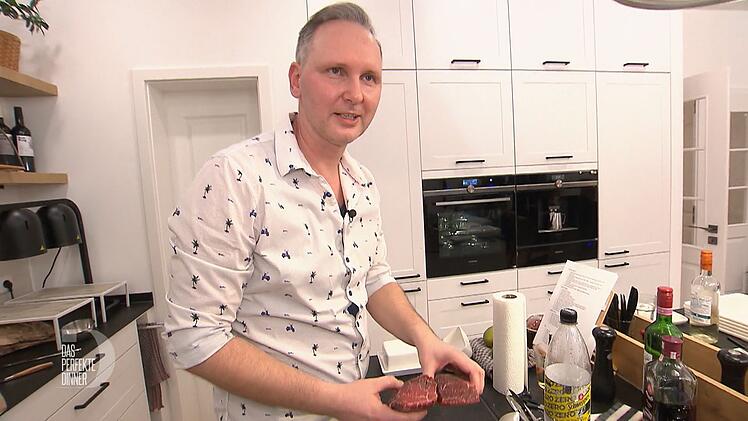 Beim Fleisch l&auml;sst sich Jens nicht lumpen: Dry Aged Filet aus der Region und Kobe Rind sollen ihm viele Punkte bescheren.