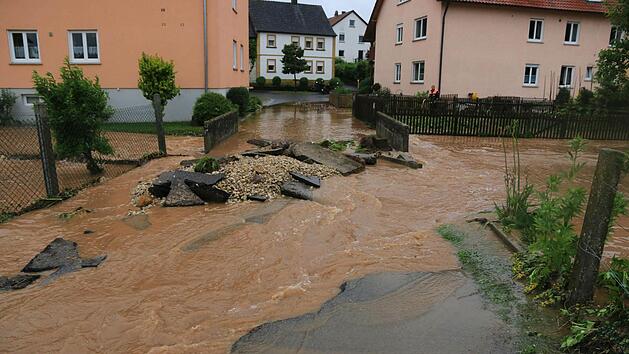 Überflutete Straße im Kreis Bamberg Foto: News5/ Ferdinand Merzbach
