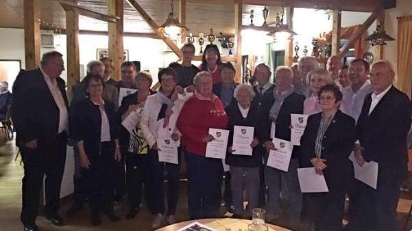 Die f&uuml;r 40 Jahre Treue ausgezeichneten Mitglieder.