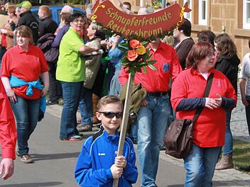 Im Zeichen der Wurst: Die Schnupferfreunde aus Reutersbrunn durften im Festzug nicht fehlen. Foto: kp