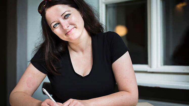 Die Lehrerin und Autorin Jenny Schreiner alias Frieda Bergmann hofft, mit ihrem ersten Roman "Samstag" zu reüssieren. Foto: Manuel Stark
