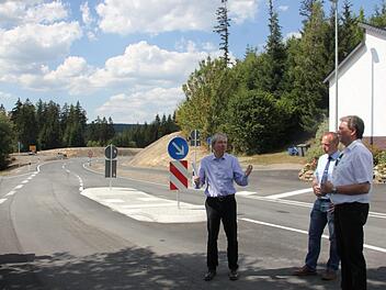 Mit dem Ausbau der KC 18 zwischen Hirschfeld und Windheim wurde nicht nur die Verkehrssicherheit erhöht, sondern auch ein wichtiger Lückenschluss von der B 85 zum Rennsteig vorgenommen.