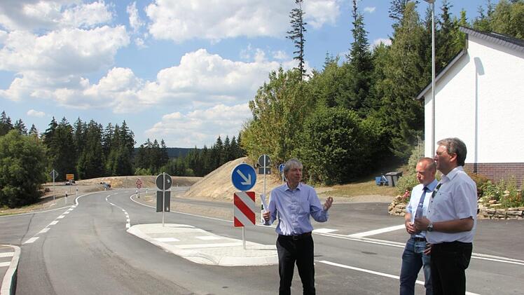 Mit dem Ausbau der KC 18 zwischen Hirschfeld und Windheim wurde nicht nur die Verkehrssicherheit erhöht, sondern auch ein wichtiger Lückenschluss von der B 85 zum Rennsteig vorgenommen.