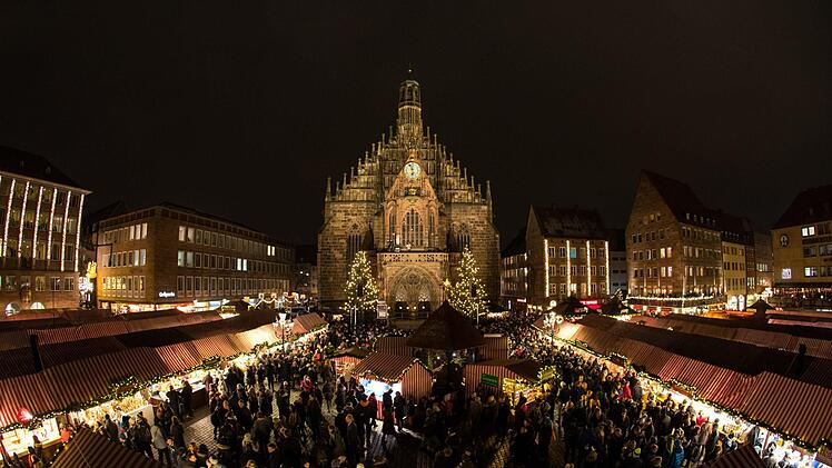 Auch abseits des Christkindlesmarkts hat Nürnberg zur Adventszeit einiges zu bieten. Foto: Daniel Karmann/dpa