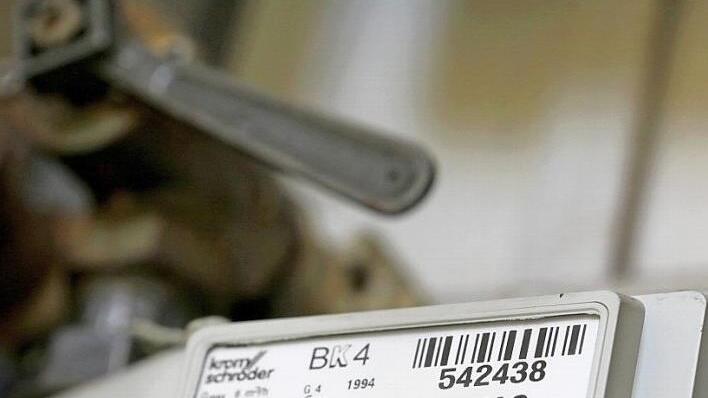 Die Steuerersparnis berücksichtigt die SÜC automatisch in den Rechnungen ihrer Kunden. Die Zähler müssen dafür jetzt nicht extra abgelesen werden.  Foto: Daniel Karmann/dpa