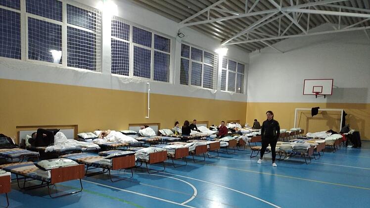 Mit Hilfsgütern aus dem Landkreis Rhön-Grabfeld werden zurzeit in der Westukraine, so  auch in der Stadt Visk Notunterkünfte für Flüchtlinge eingerichtet. Foto: László Kecskés