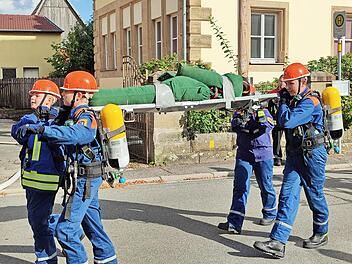 Auch die Rettung von Menschen wurde gezeigt.