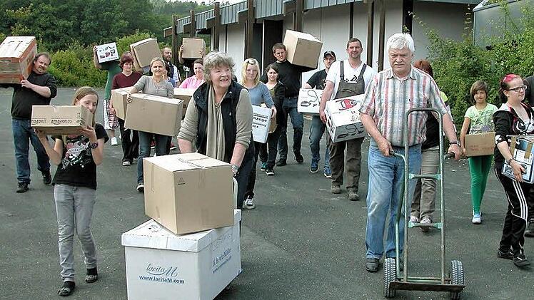Unerwartete Solidarität: Viele Helfer konnte Nadine Keilich mit ihrer Facebook-Seite für die Fluthilfe gewinnen. Fotos: Klaus Oelzner